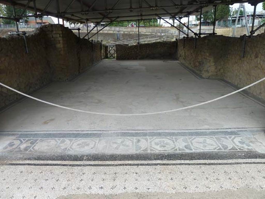 III.1 Herculaneum, September 2015. Room 23, looking south from peristyle 31.